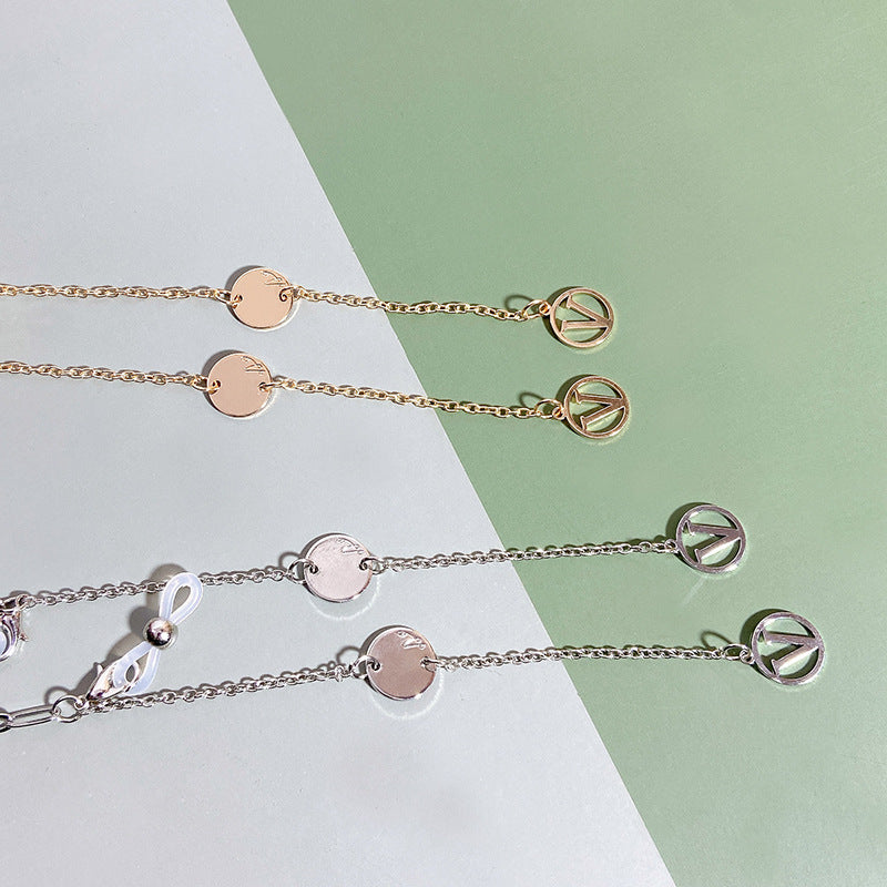 Stylish jewelry necklace with modern pendants Kalsten