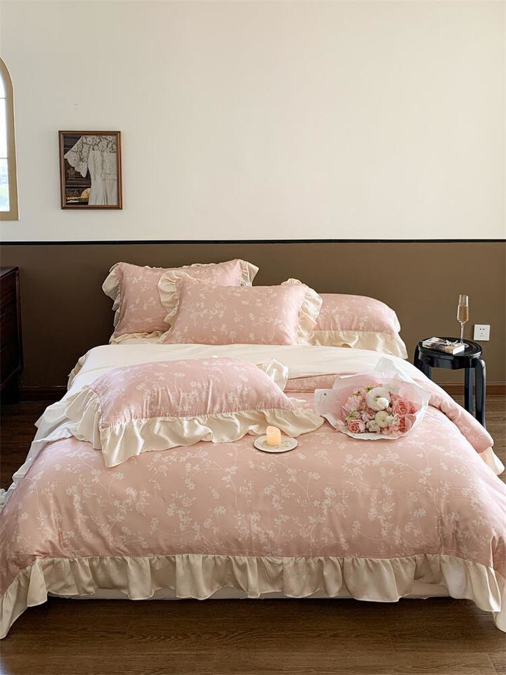 Romantic ruffled bed set made of cotton percale with floral jacquard print