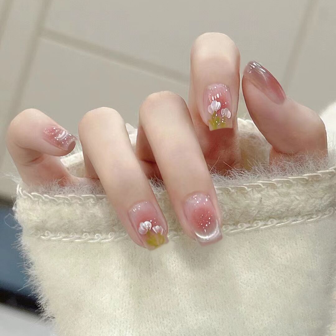 Elegant Foil and Floral Press-On Nail Set Kalsten