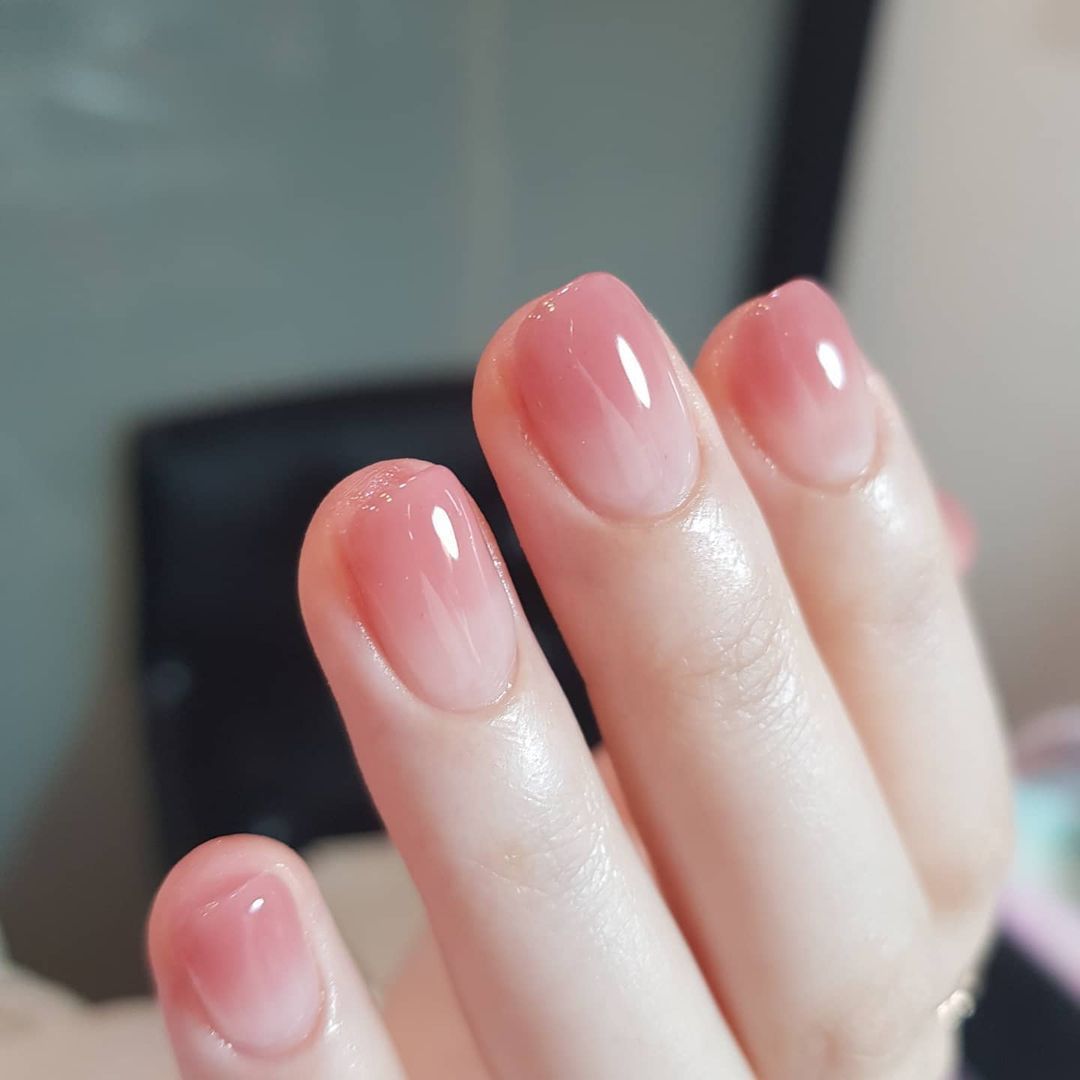 Elegant and Natural Nail Decoration Kalsten