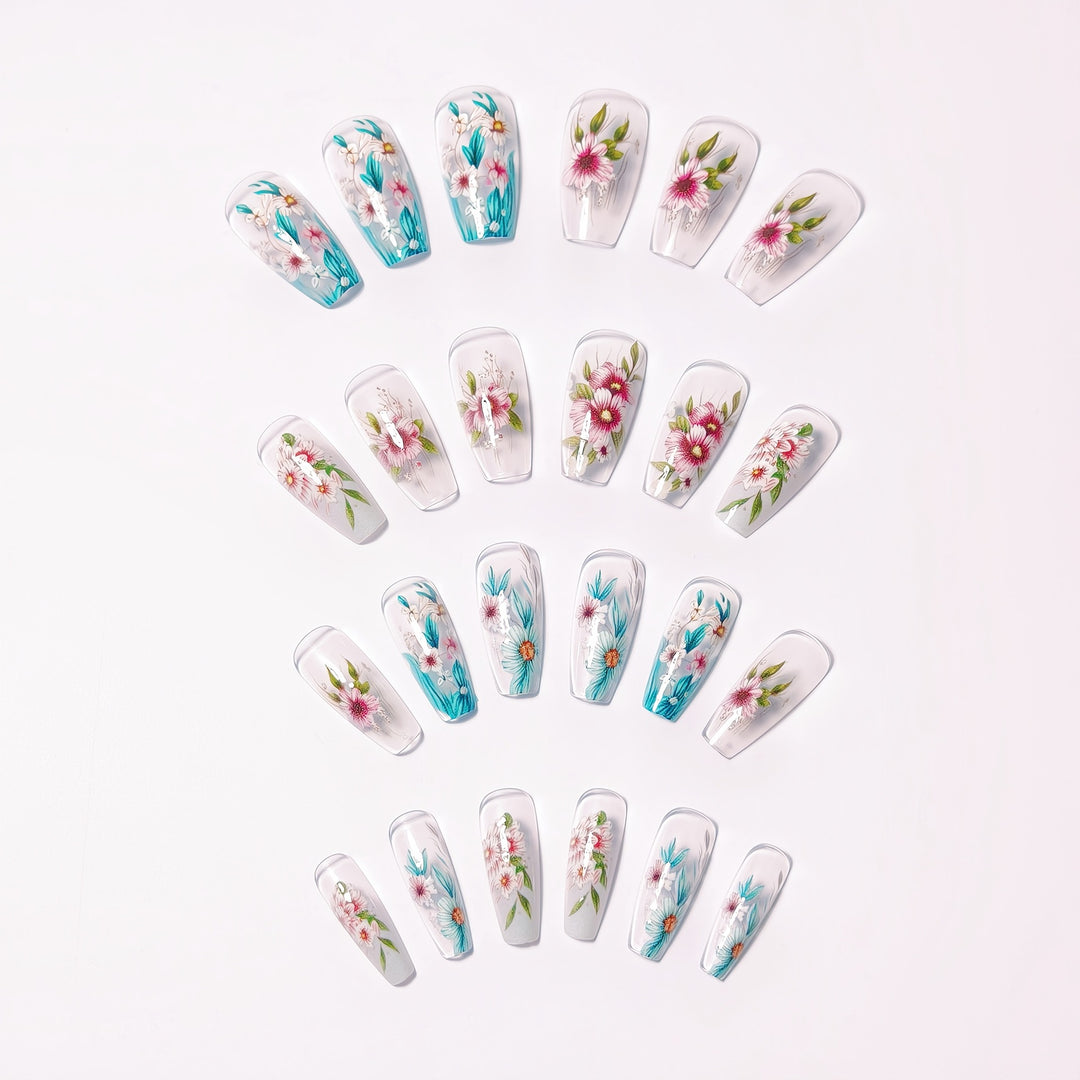 Artificial nail design with floral accents Kalsten