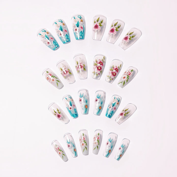 Artificial nail design with floral accents Kalsten