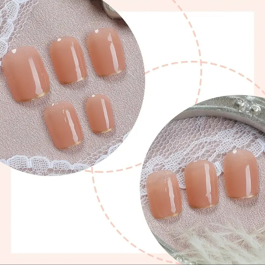 Nail art set with elegant gold accents Kalsten