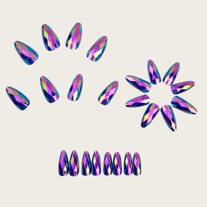 Glamorous artificial nails in 3D crystal look Kalsten