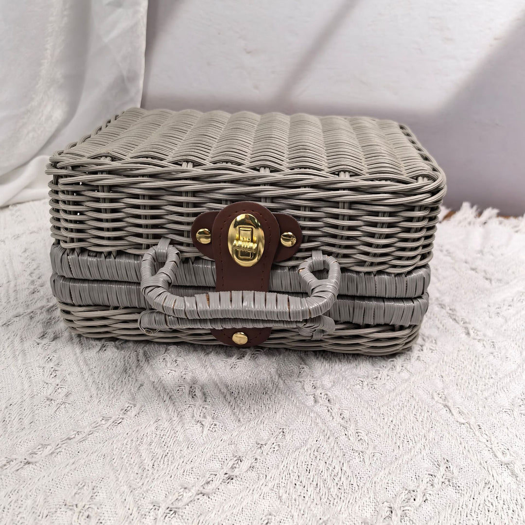 Women elegant handbag made of woven material Kalsten