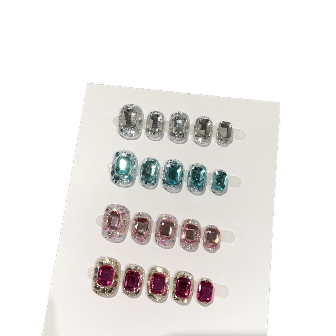 Sparkling Rhinestone 3D Press-On Nail Art