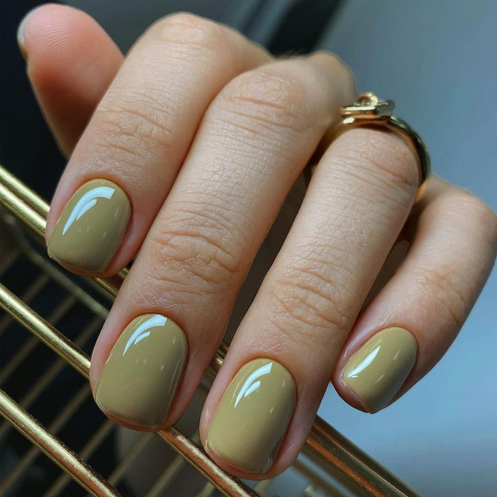 Acrylic nail set with luxurious color gradient and elegant lace accent Kalsten