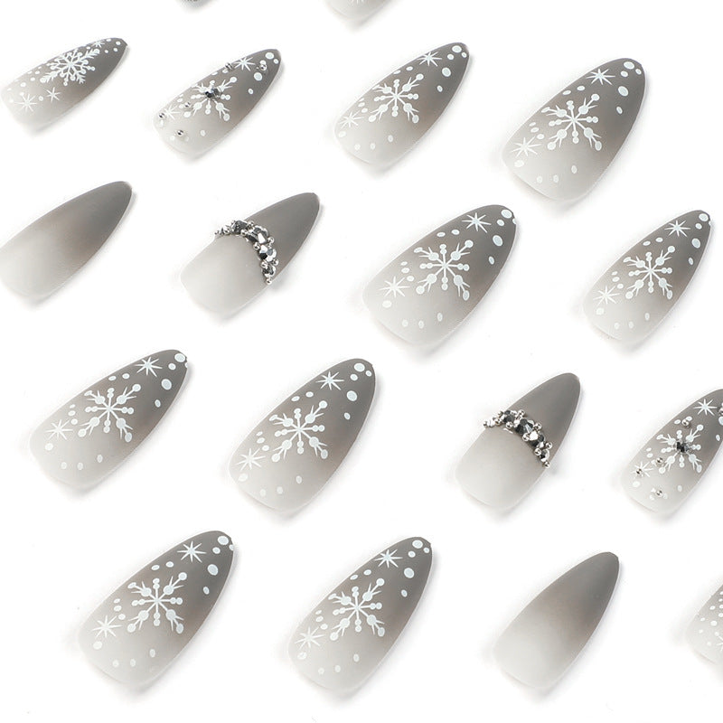 Glamorous nail art with snowflake design Kalsten