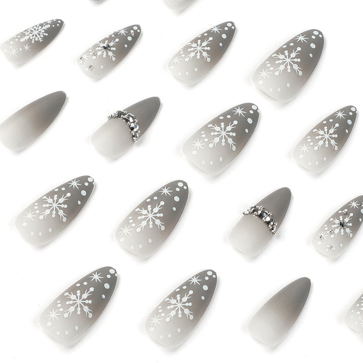 Glamorous nail art with snowflake design Kalsten