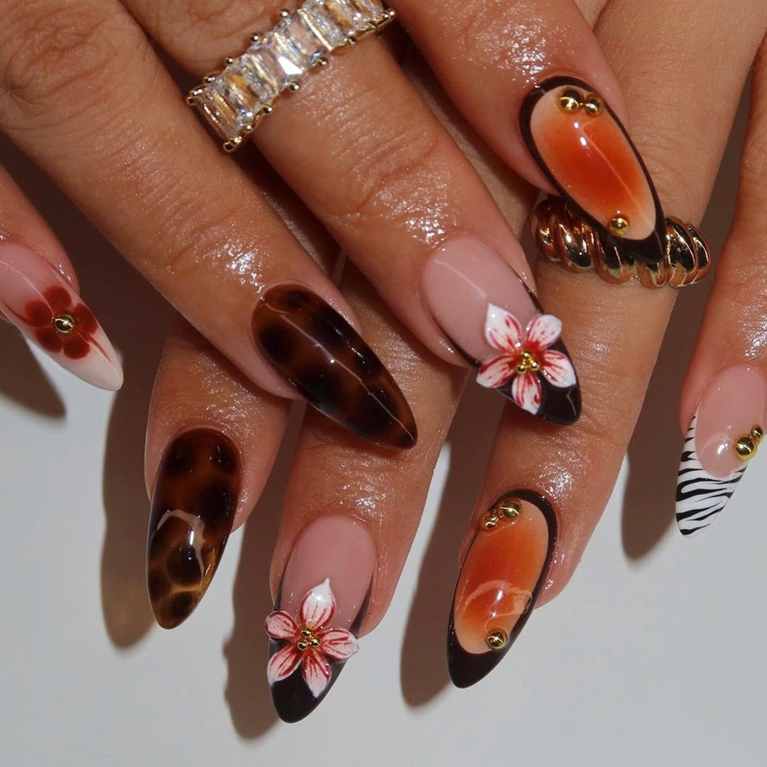 Artificial nail set with floral and creative decorations Kalsten