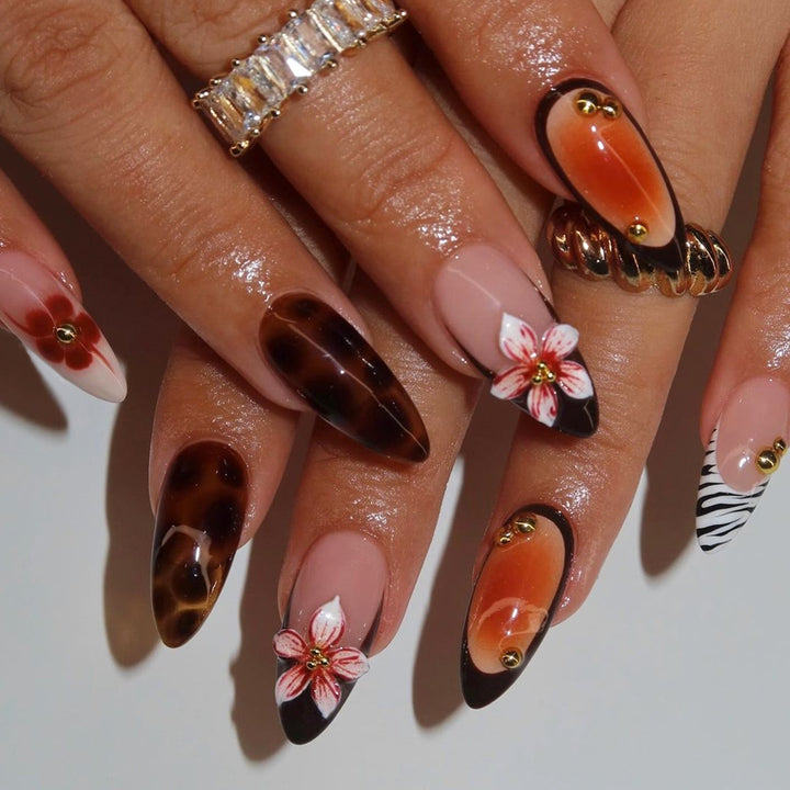 Artificial nail set with floral and creative decorations Kalsten