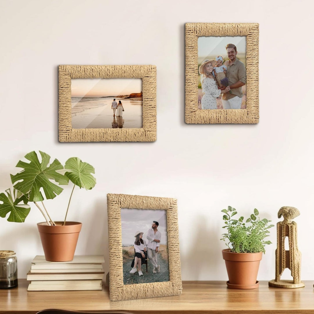Artful picture frame made of woven natural material Kalsten