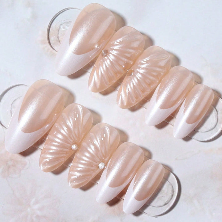 Artificial nail set with elegant shell pattern and glitter accents Kalsten