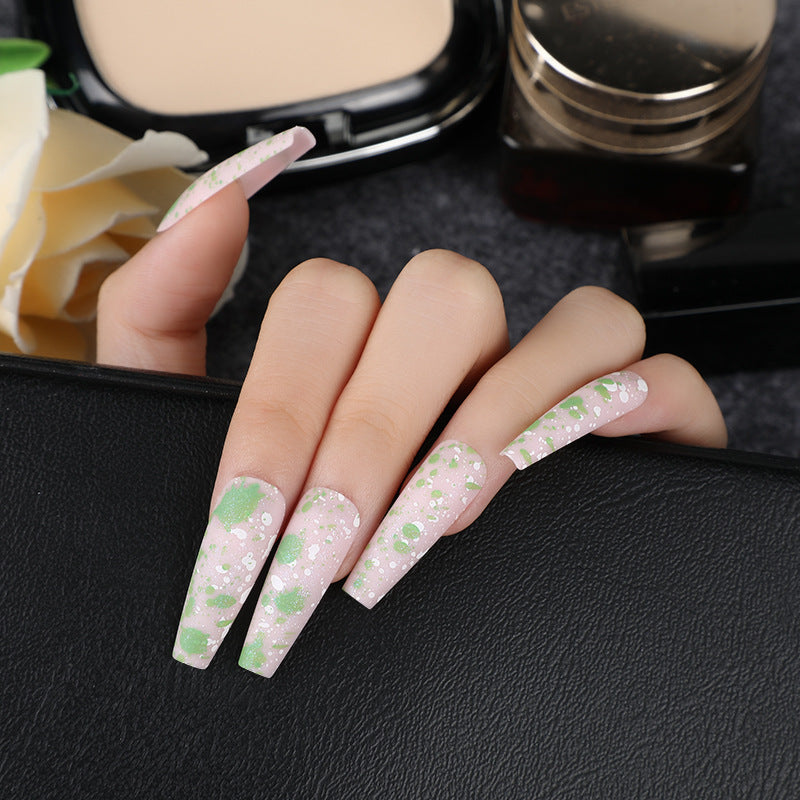 Artistic splatter design artificial nails Kalsten
