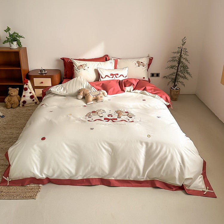 Children's bedding set made of cotton satin with embroidered rocking horse motif and contrasting hem