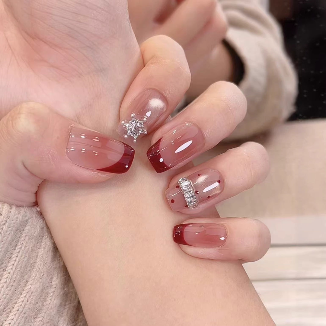Elegant Rhinestone-Embellished Nail Art Kalsten