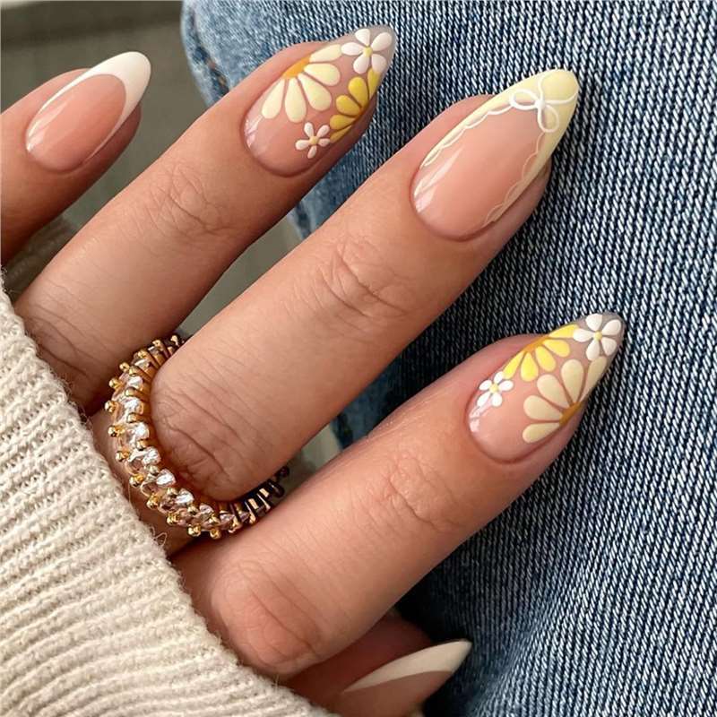 Detailed Floral Press-On Nails Kalsten