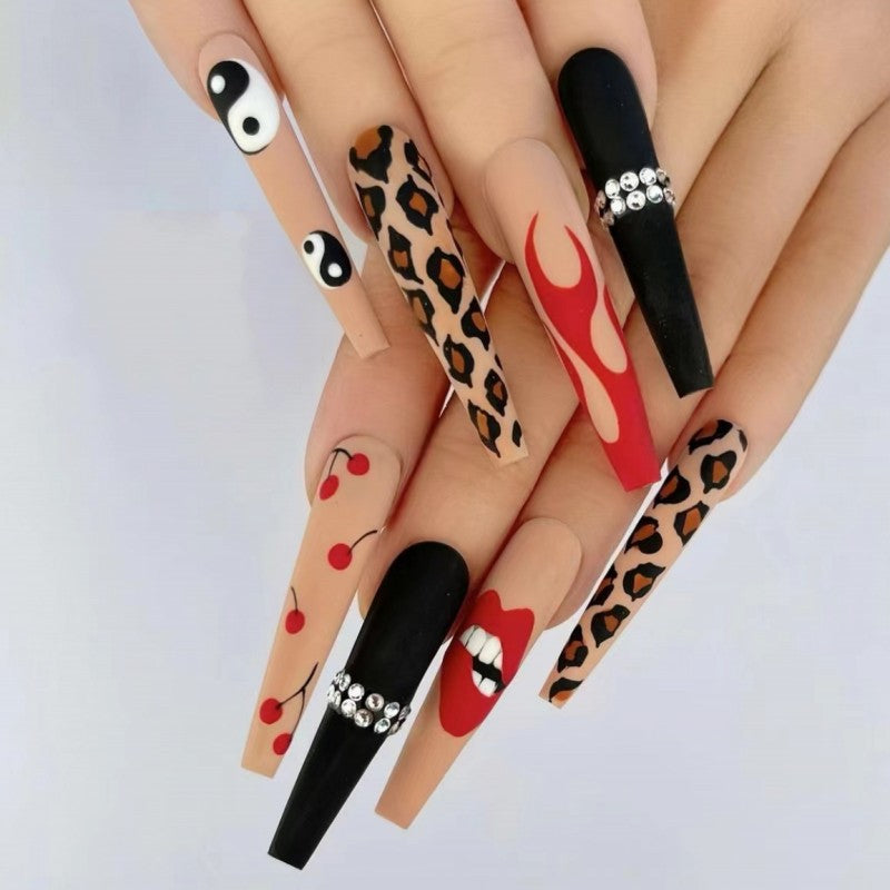 Artificial nails in creative designs with animal and face motifs Kalsten