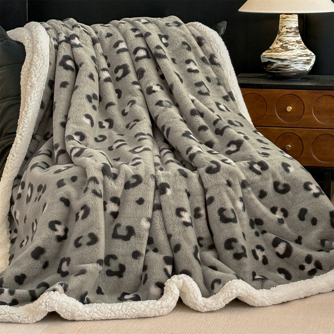 Women's Plush Leopard Print Throw Blanket