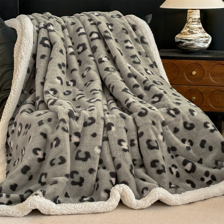 Women's Plush Leopard Print Throw Blanket