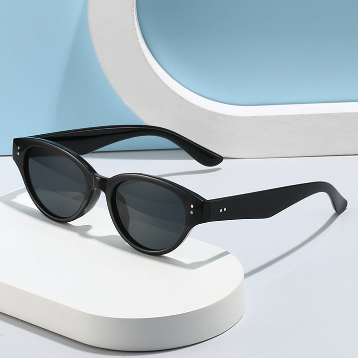 Women Cat-Eye Sunglasses with retro-inspired frame structure Kalsten