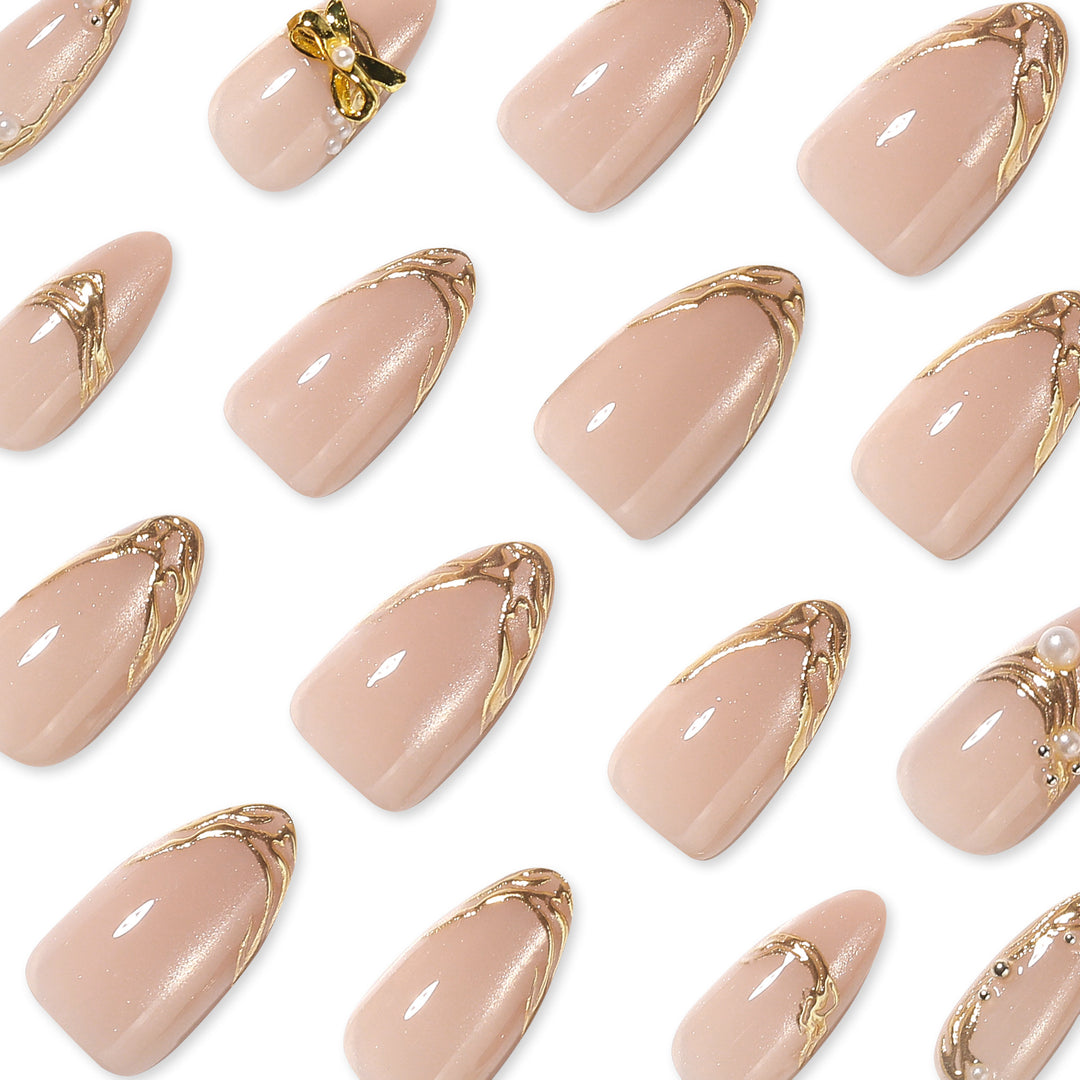 Glamorous nail art with gold accents Kalsten