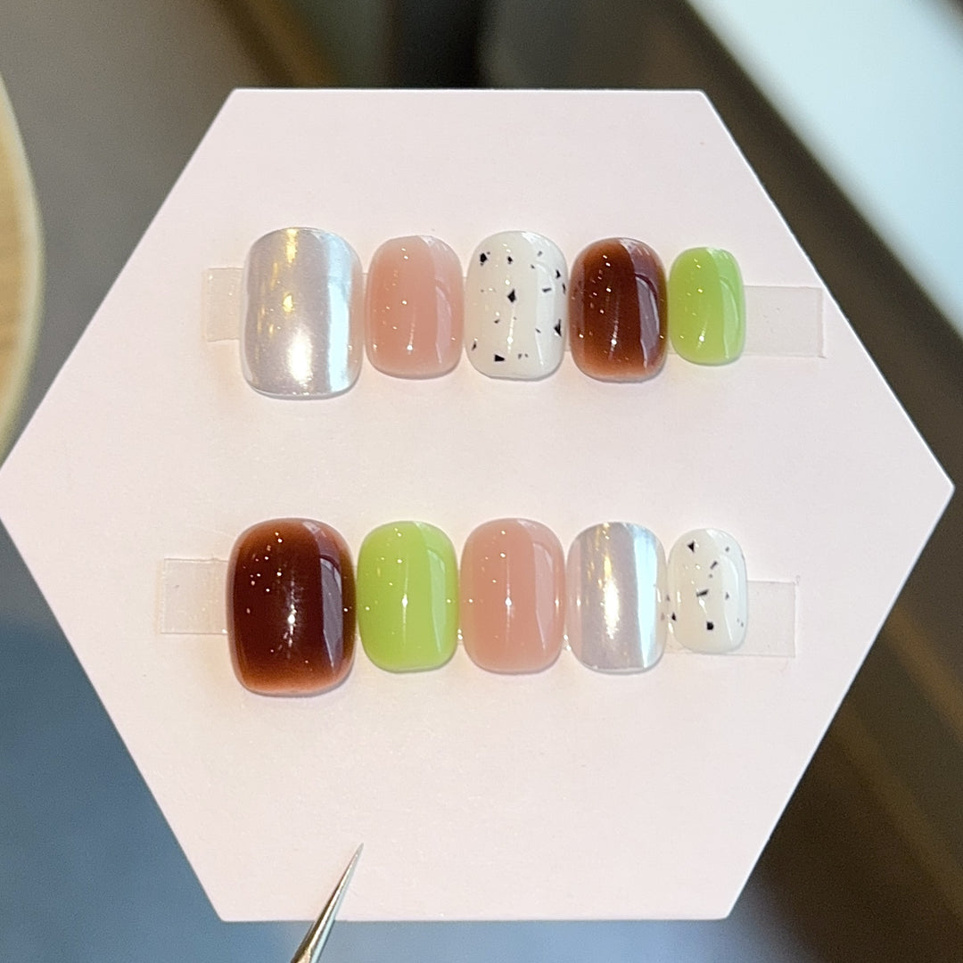 Artificial nails with modern design and varied accents Kalsten