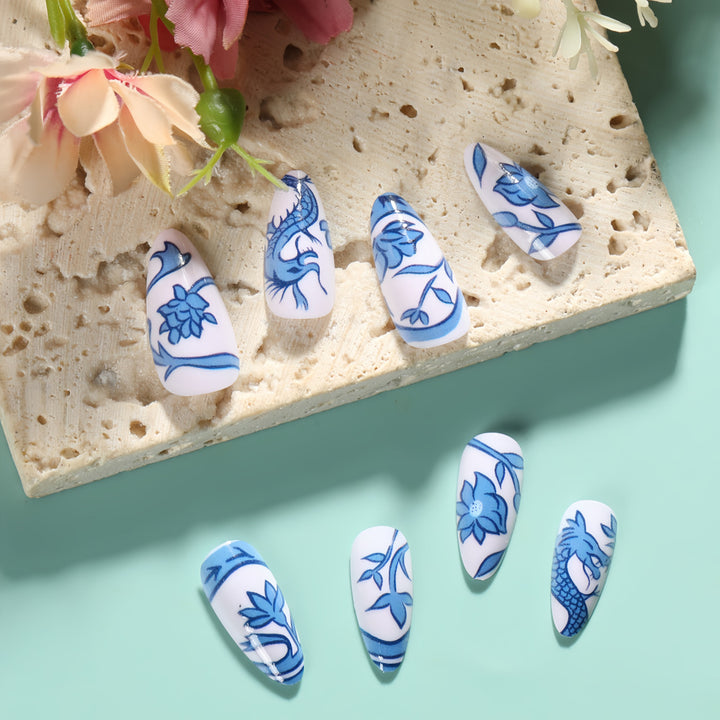 Artificial nails in floral and maritime design Kalsten