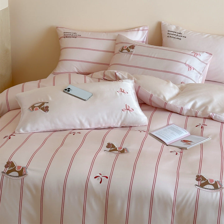 Children's bedding set with satin look, fine stripes and rocking horse appliqués