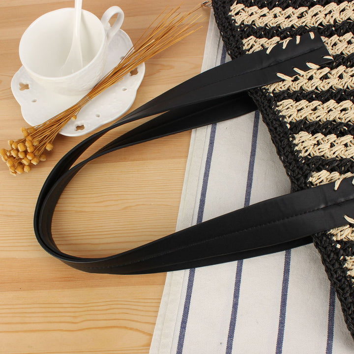 Tote bag with modern striped pattern made of woven natural material Kalsten
