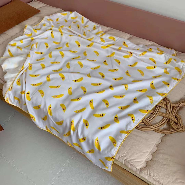 Cozy baby/kids blanket made of soft microfiber with cheerful banana print