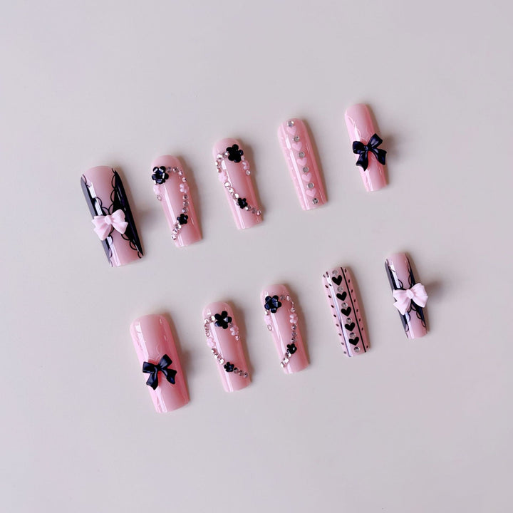 Fake nail set with playful 3D roses and elegant accents Kalsten