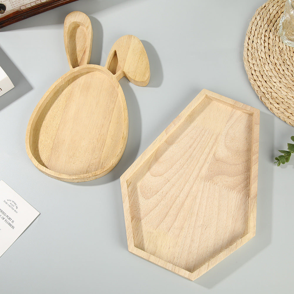 Christmas tree-shaped serving board made of solid wood with carved groove