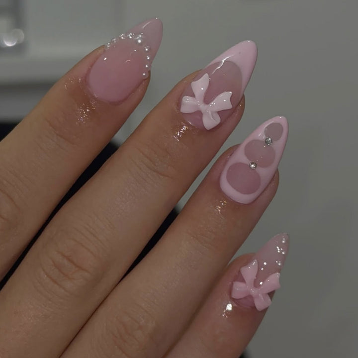 Artful stiletto nails with delicate accents Kalsten