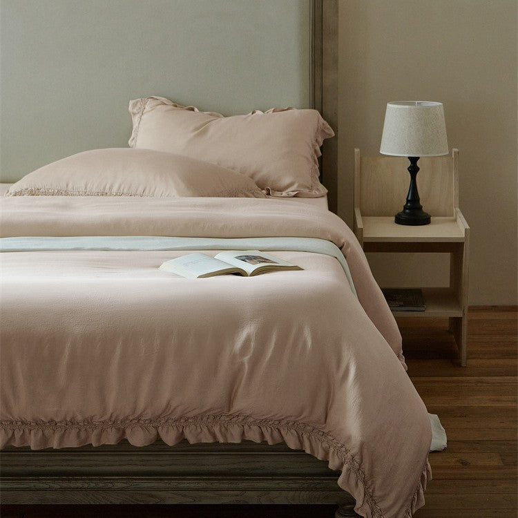 Duvet cover set made of high-quality cotton percale with ruffle edge