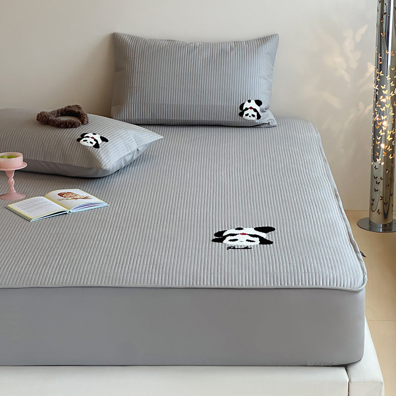 Padded mattress pad with ribbed structure, elastic fitted edge, and panda embroidery