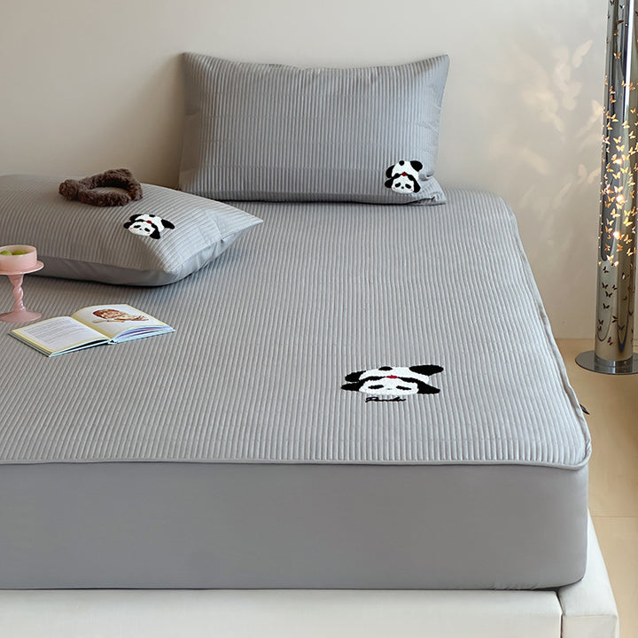 Padded mattress pad with ribbed structure, elastic fitted edge, and panda embroidery