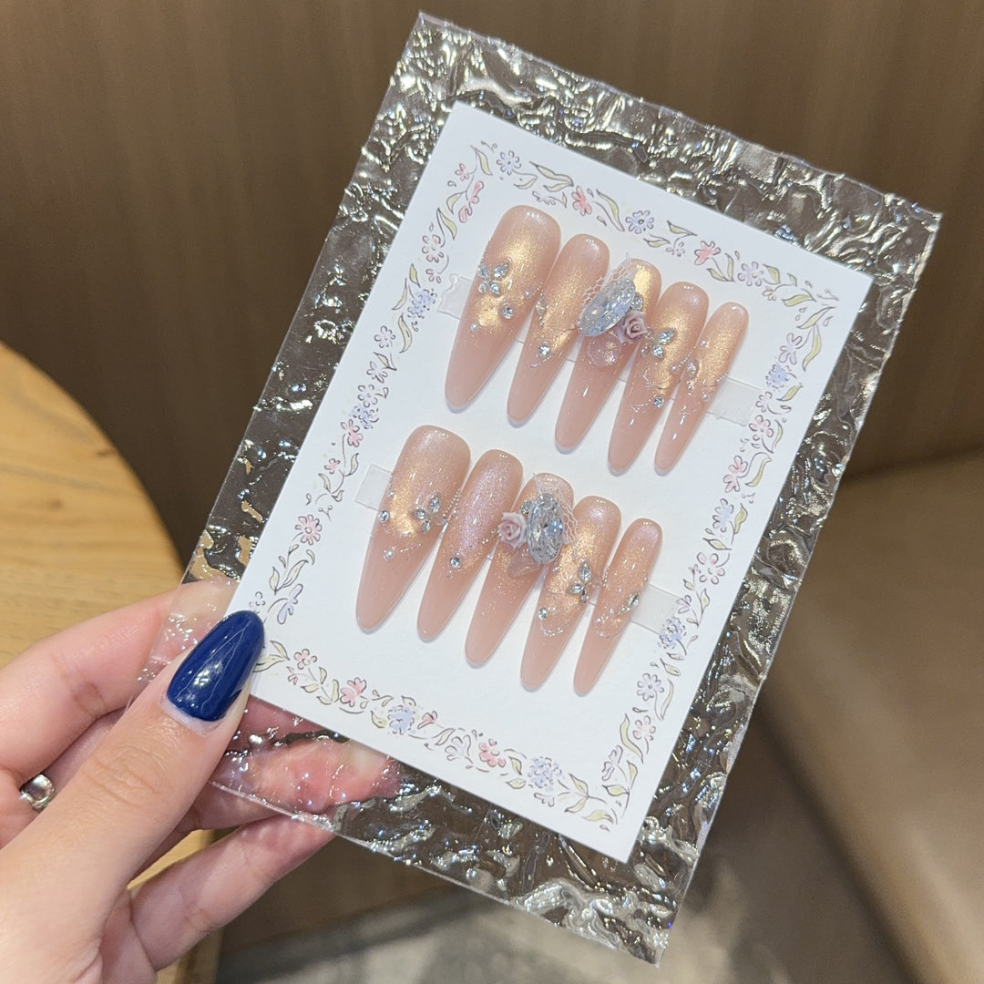 Artificial nails with romantic floral and glitter details Kalsten
