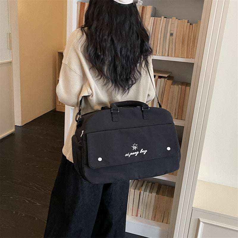 Versatile Multi-Pocket Sport Weekend Duffle Kalsten