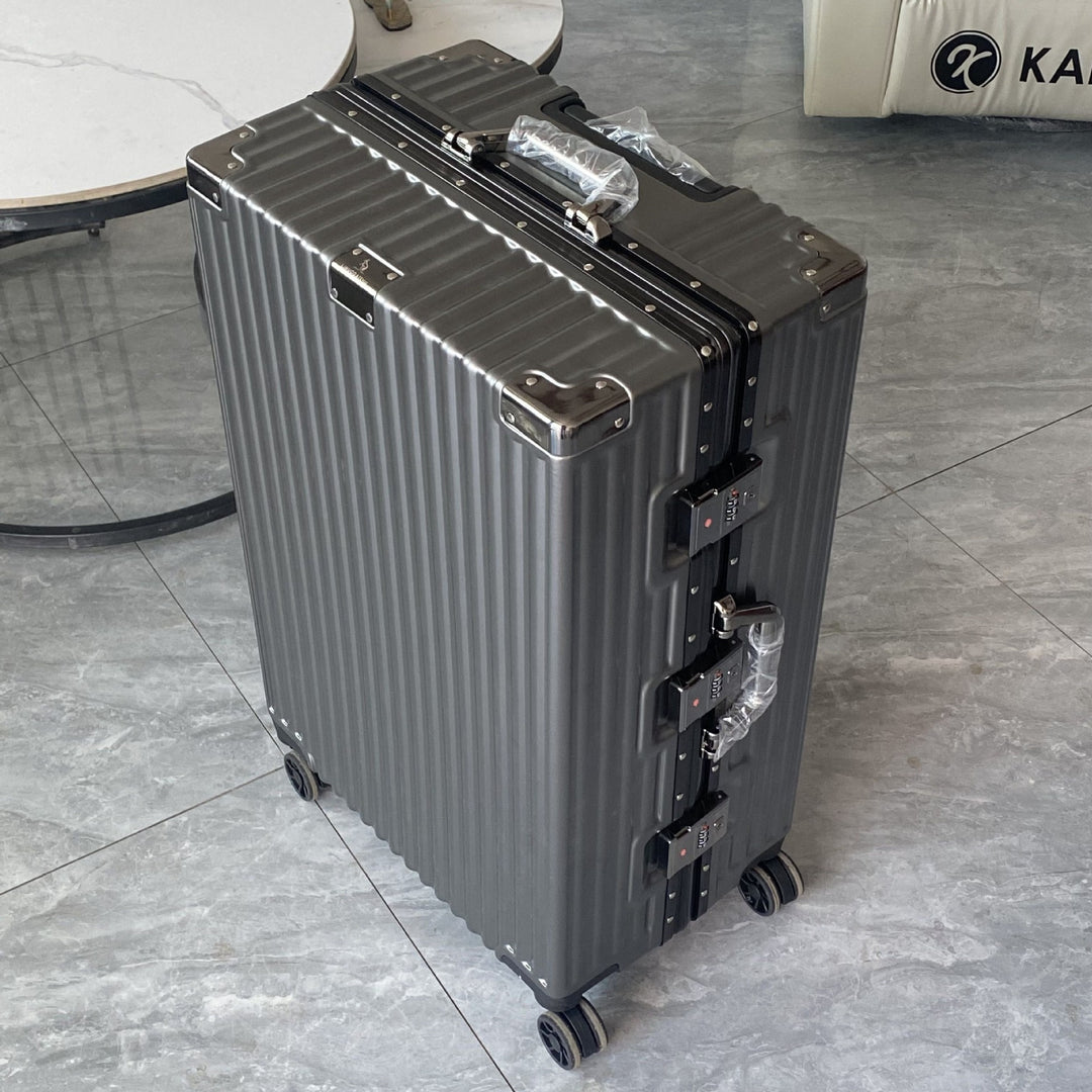 Hard-shell suitcase with integrated combination lock and silent wheels Kalsten