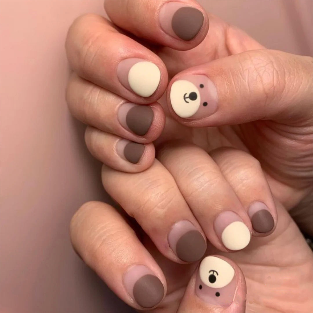 Cute nail art with bear motifs Kalsten