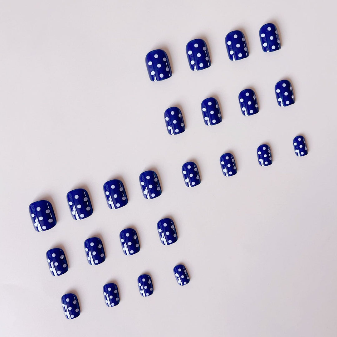 Nail set with stylish dots Kalsten