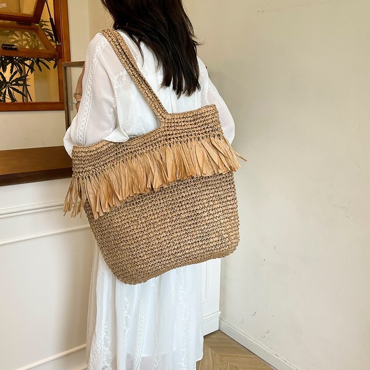 Charming Bast handbag with decorative fringes Kalsten
