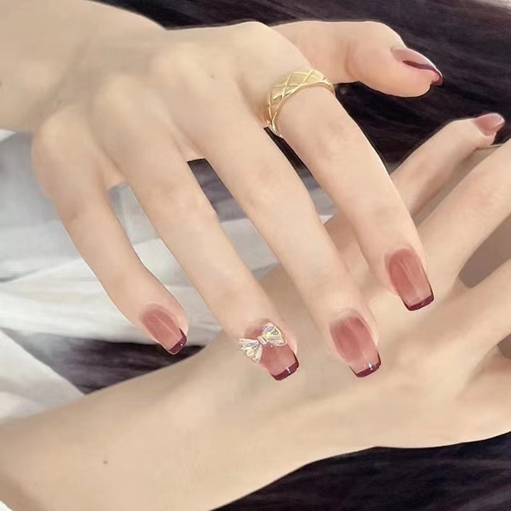Elegant nail art with glitter accents Kalsten