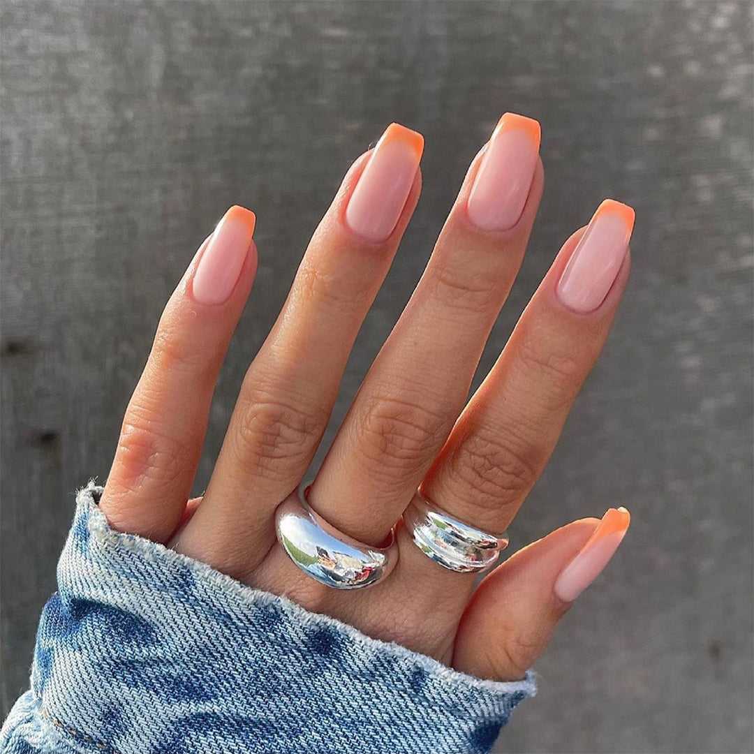 Artful nail extensions with an elegant leaf pattern Kalsten