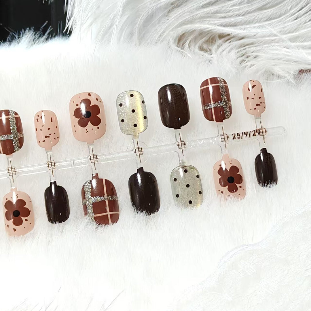 Creative Nail Art Set with Modern Designs Kalsten