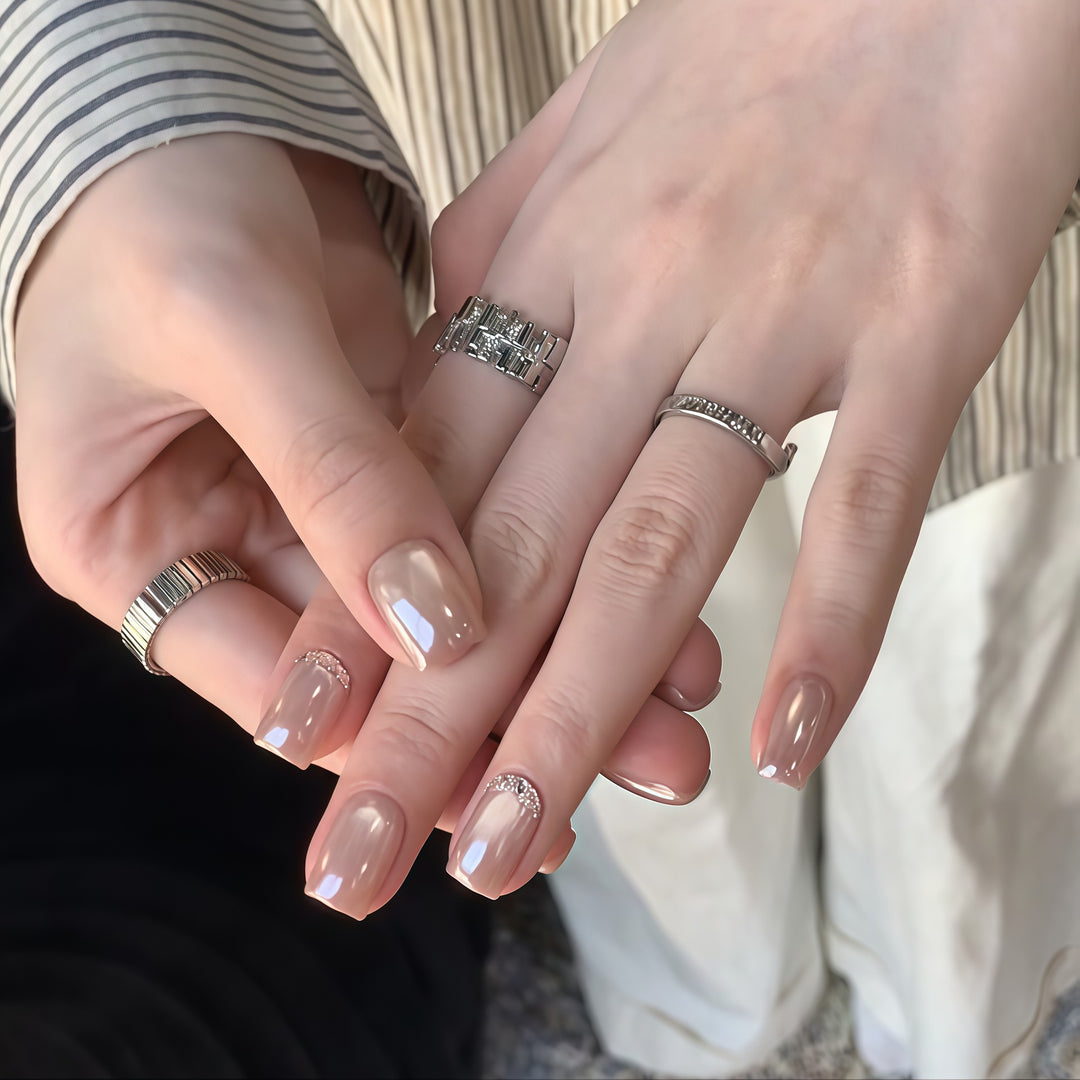Artificials nails with precious shimmering accents Kalsten