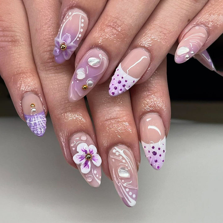 Artful nail tips in modern floral design Kalsten