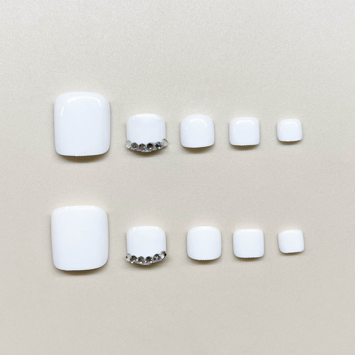 Nail art set with elegant high-gloss design and delicate accents Kalsten