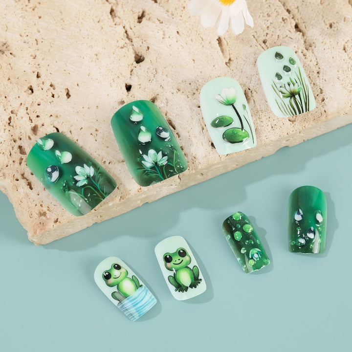 Creative art nails with frogs and plant details Kalsten